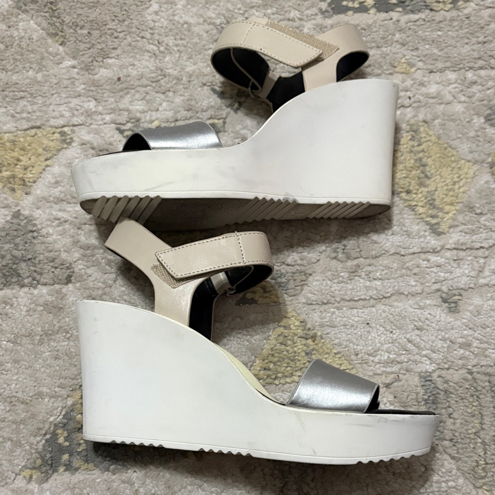 Charles By Charles David Silver and Cream Wedges